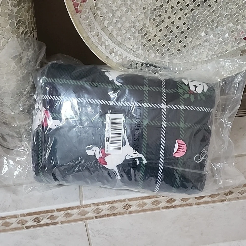 💚🖤 VICTORIA'S SECRET Green Plaid Dog COZY SHERPA BLANKET 🖤💚